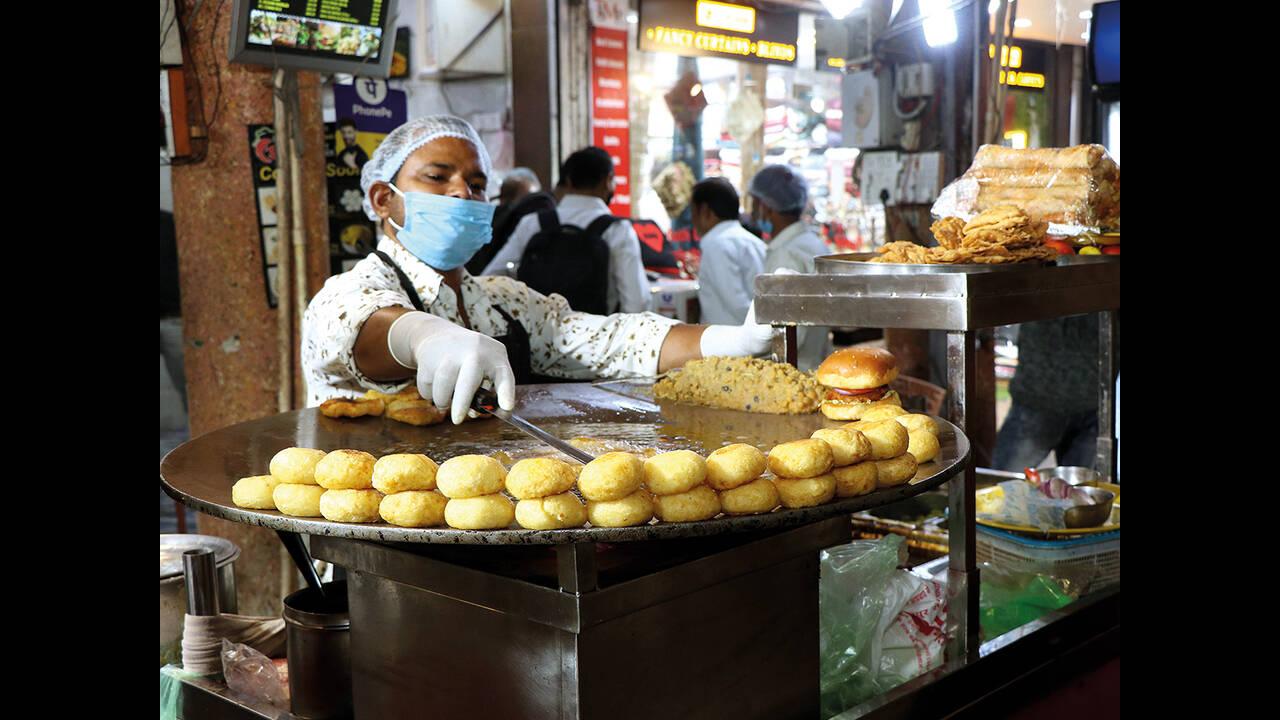 how to spot unsafe street foods